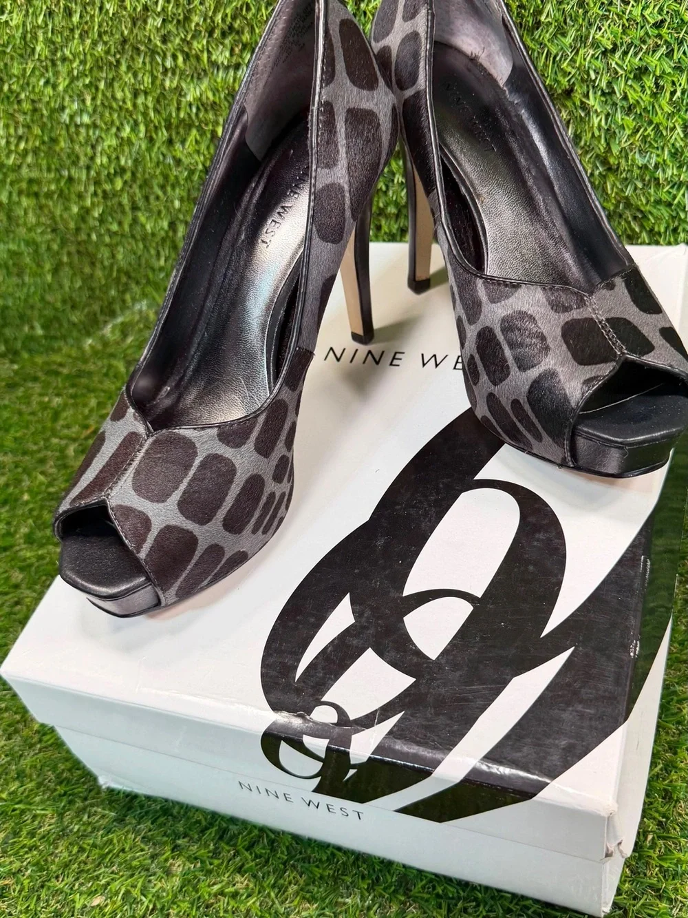 Nine West Peep Toe Platform Heels Grey Animal Print Calf Hair Size 6M